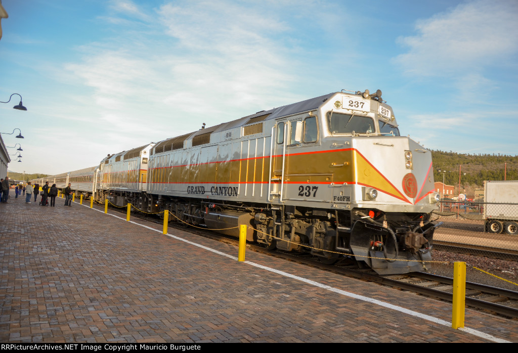 Grand Canyon Railway F40PH Locomotives